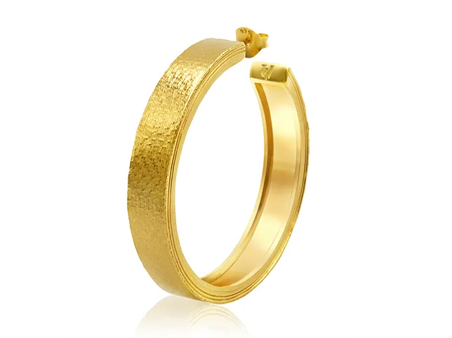 Jewellery product photo after stones and metal were cleaned and sharpened for an Amazon listing