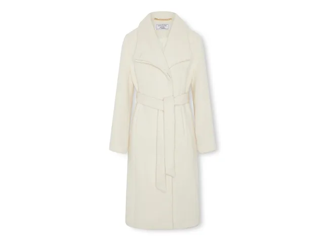 Cream belted coat after natural shadow creation