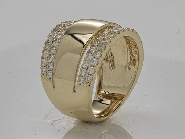 Gemstone before colour correction showing a lighting cast