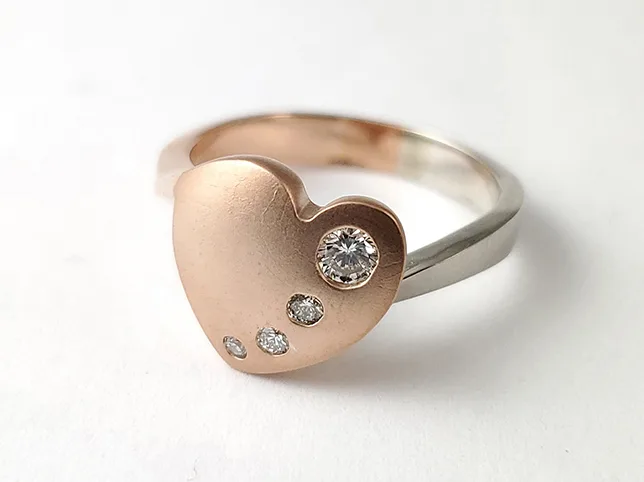 Metal Polish & Luster Enhancement before jewelry retouching