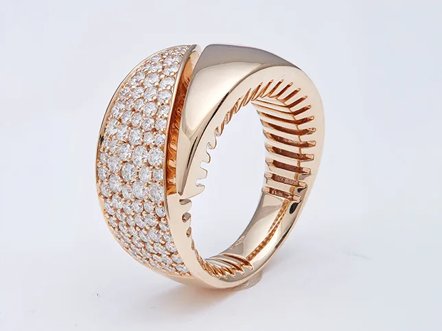 Rose gold band before retouching