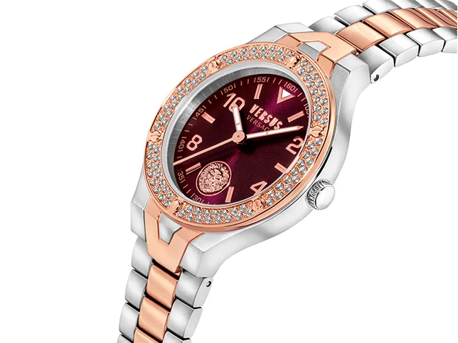 Crystal-bezel watch after retouching with reflections controlled