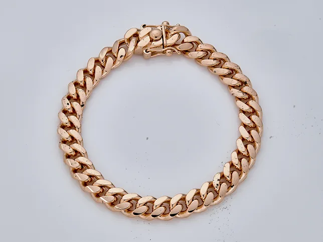 Cuban link bracelet before retouching