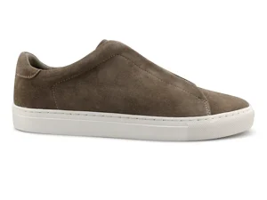 Suede sneaker retouching