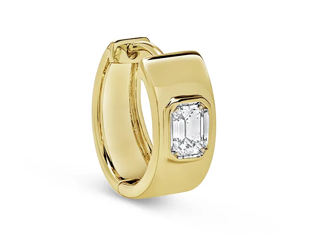 Vintage gold huggie earring with a baguette stone after small-piece retouching