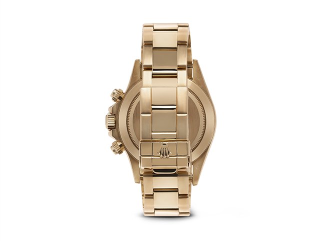 Watch after product retouching with the bracelet links kept individually defined