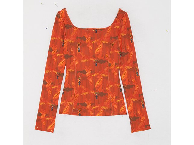 Garment before symmetry alignment showing uneven shoulders