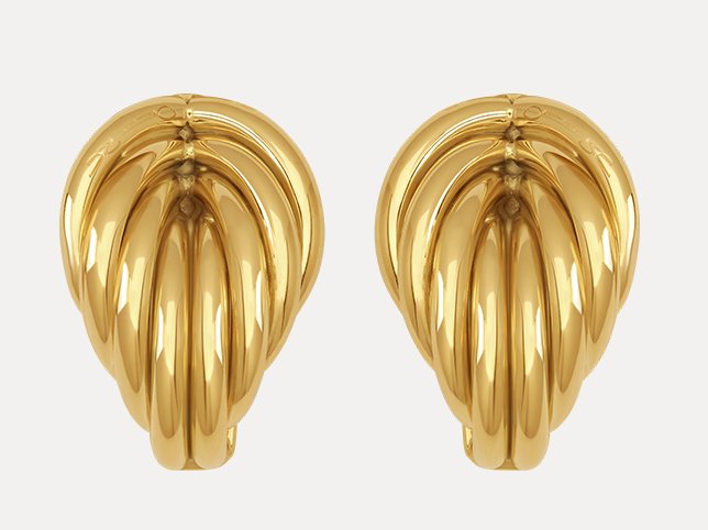 Gold earrings after retouching with warm metal tone held accurate