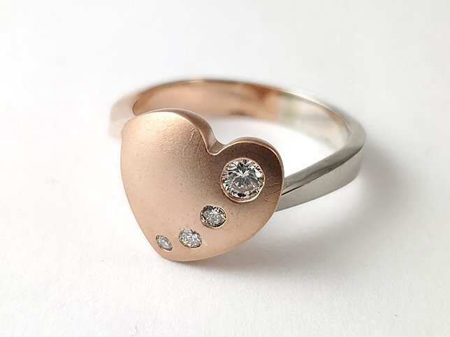Jewellery before retouching